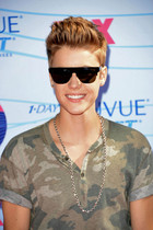 Justin Bieber : justin-bieber-1343057563.jpg