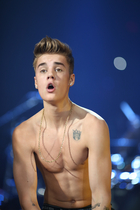 Justin Bieber : justin-bieber-1355694111.jpg