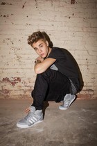 Justin Bieber : justin-bieber-1366394452.jpg
