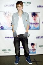 Justin Bieber : justinbieber_1298117107.jpg