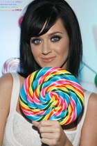 Katy Perry : katy-perry-1401723064.jpg
