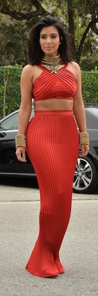 Kim Kardashian : kim-kardashian-1448445801.jpg
