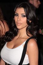 Kim Kardashian : kimkardashian_1256778774.jpg