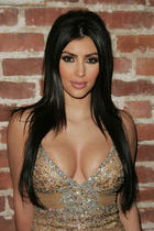Kim Kardashian : kimkardashian_1256778886.jpg
