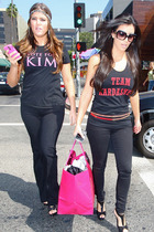 Kim Kardashian : kimkardashian_1276982602.jpg