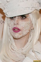 Lady Gaga : lady-gaga-1325529135.jpg