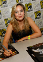 Leah Pipes : leahpipes_1273346669.jpg