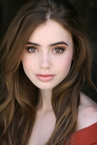 Lily Collins : lily-collins-1375977808.jpg