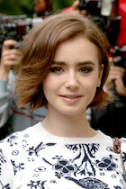 Lily Collins : lily-collins-1447610918.jpg