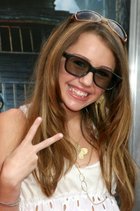 Miley Cyrus : TI4U_u1156545954.jpg
