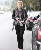 Miley Cyrus : miley-cyrus-1316350361.jpg