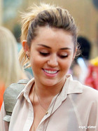 Miley Cyrus : miley-cyrus-1319307177.jpg