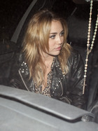Miley Cyrus : miley-cyrus-1319918496.jpg