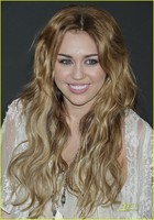 Miley Cyrus : miley-cyrus-1321422195.jpg
