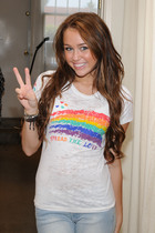 Miley Cyrus : miley-cyrus-1323630208.jpg
