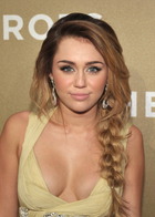 Miley Cyrus : miley-cyrus-1323692411.jpg