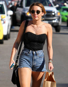 Miley Cyrus : miley-cyrus-1328918879.jpg