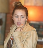 Miley Cyrus : miley-cyrus-1328936733.jpg