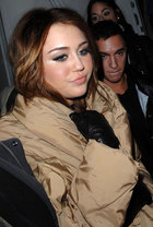 Miley Cyrus : miley-cyrus-1329913625.jpg
