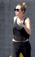 Miley Cyrus : miley-cyrus-1330193899.jpg