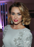 Miley Cyrus : miley-cyrus-1330367313.jpg