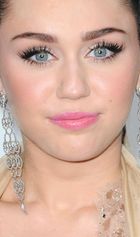 Miley Cyrus : miley-cyrus-1334170732.jpg