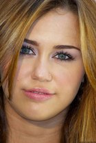 Miley Cyrus : miley-cyrus-1334892554.jpg