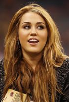 Miley Cyrus : miley-cyrus-1335499122.jpg