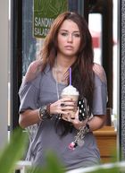 Miley Cyrus : miley-cyrus-1335499130.jpg