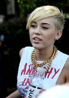 Miley Cyrus : miley-cyrus-1348674263.jpg