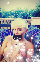 Miley Cyrus : miley-cyrus-1348927060.jpg