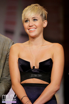 Miley Cyrus : miley-cyrus-1350232488.jpg
