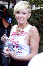 Miley Cyrus : miley-cyrus-1350528227.jpg