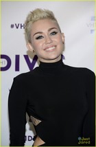 Miley Cyrus : miley-cyrus-1357245449.jpg