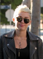 Miley Cyrus : miley-cyrus-1359650015.jpg