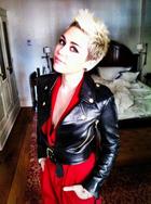 Miley Cyrus : miley-cyrus-1360785193.jpg