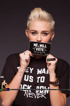 Miley Cyrus : miley-cyrus-1364862766.jpg
