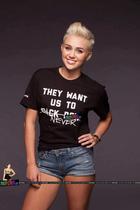 Miley Cyrus : miley-cyrus-1364862866.jpg