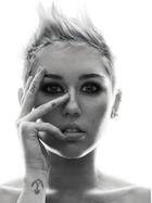 Miley Cyrus : miley-cyrus-1367761372.jpg