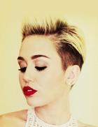 Miley Cyrus : miley-cyrus-1369015359.jpg