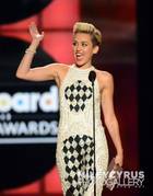 Miley Cyrus : miley-cyrus-1369064685.jpg