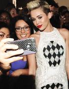 Miley Cyrus : miley-cyrus-1369064774.jpg