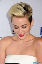 Miley Cyrus : miley-cyrus-1369282091.jpg