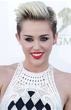 Miley Cyrus : miley-cyrus-1369282117.jpg