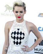 Miley Cyrus : miley-cyrus-1369282122.jpg