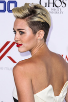 Miley Cyrus : miley-cyrus-1369282127.jpg