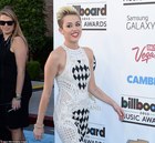 Miley Cyrus : miley-cyrus-1369341129.jpg
