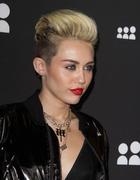 Miley Cyrus : miley-cyrus-1371176934.jpg