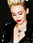 Miley Cyrus : miley-cyrus-1371228884.jpg
