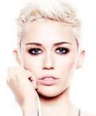 Miley Cyrus : miley-cyrus-1371228891.jpg